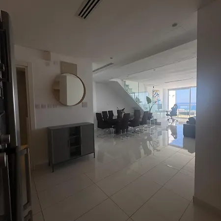Stunning Penthouse With Sea And View 公寓