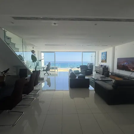 Stunning Penthouse With Sea And View * 拉纳卡