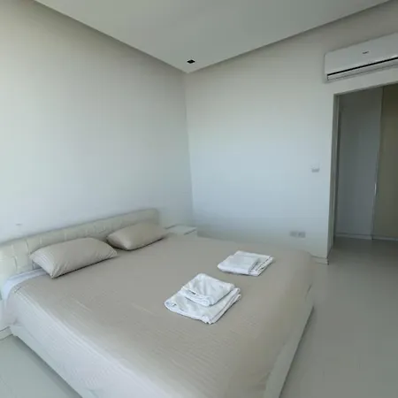 Stunning Penthouse With Sea And View Larnaca