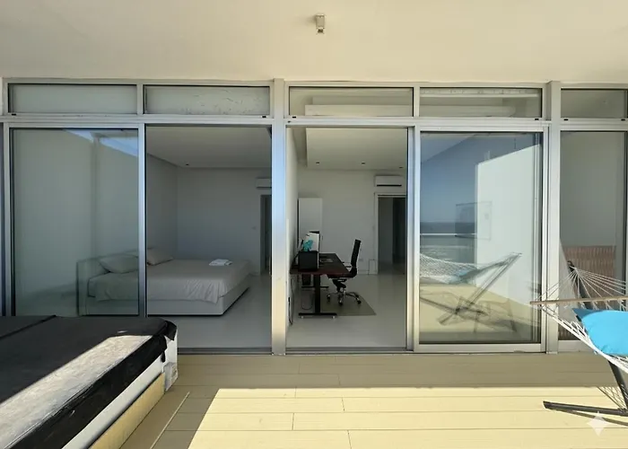 Stunning Penthouse With Sea And View Larnaca