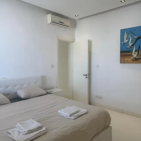 Stunning Penthouse With Sea And View Apartman