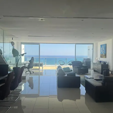 Stunning Penthouse With Sea And View * Lárnaka