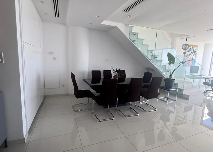 Stunning Penthouse With Sea And View Larnaka