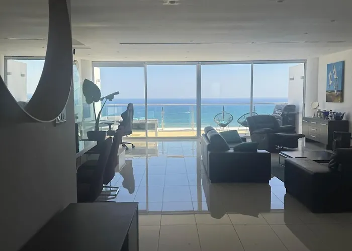 Stunning Penthouse With Sea And View Apartment Larnaka