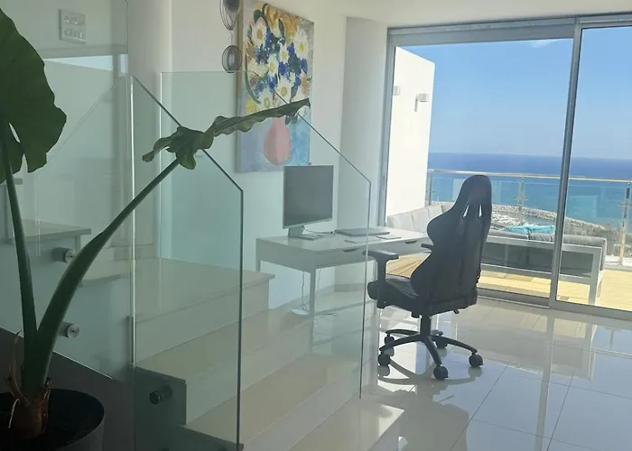 Apartment Stunning Penthouse With Sea And View Larnaka