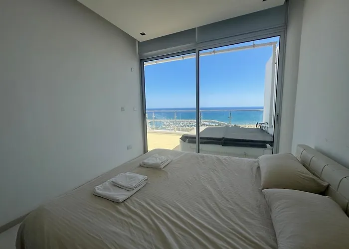 Stunning Penthouse With Sea And View