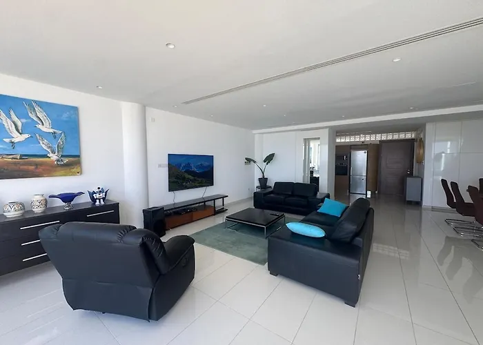 Stunning Penthouse With Sea And View *