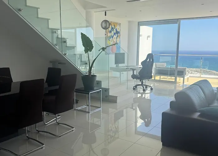 Stunning Penthouse With Sea And View * Λάρνακα