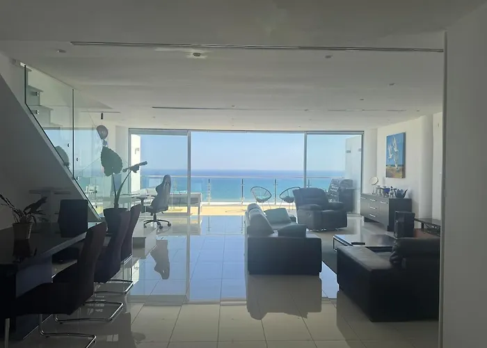 Stunning Penthouse With Sea And View * Λάρνακα
