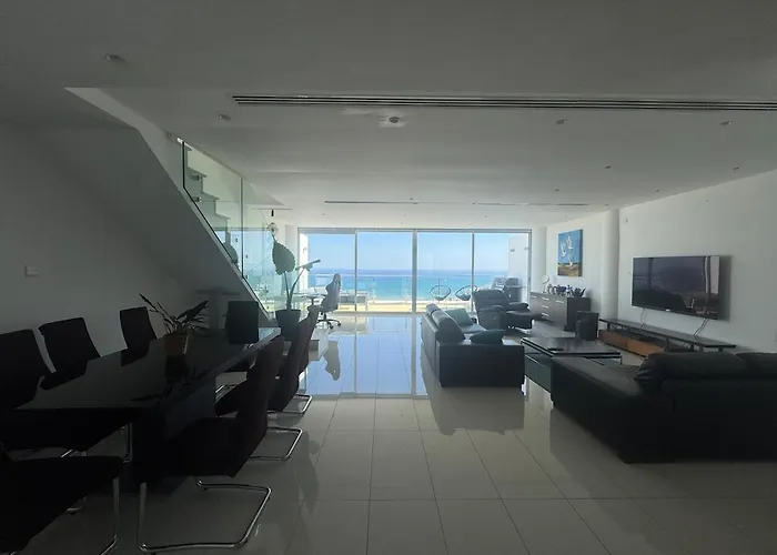 Stunning Penthouse With Sea And View