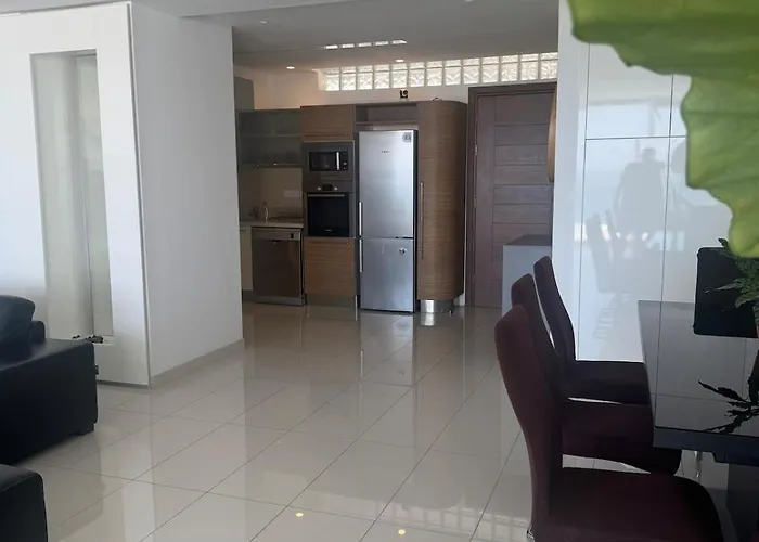 Stunning Penthouse With Sea And View Διαμέρισμα Λάρνακα