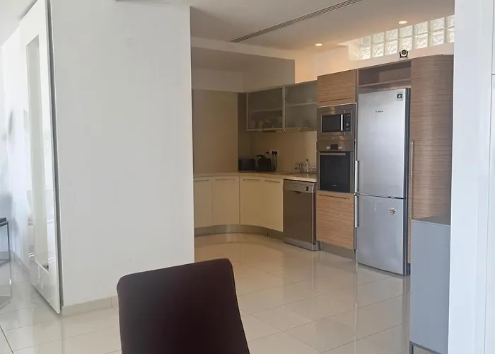 Stunning Penthouse With Sea And View Λάρνακα