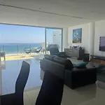 Stunning Penthouse With Sea And View ラルナカ