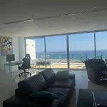 Stunning Penthouse With Sea And View * ラルナカ