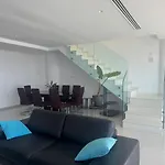 Stunning Penthouse With Sea And View アパート
