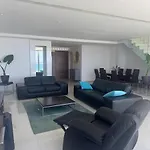 Stunning Penthouse With Sea And View アパート ラルナカ