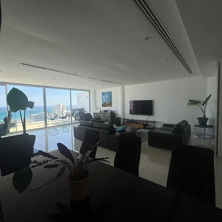 アパート Stunning Penthouse With Sea And View ラルナカ
