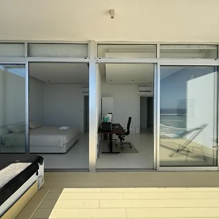 Stunning Penthouse With Sea And View Lárnaca
