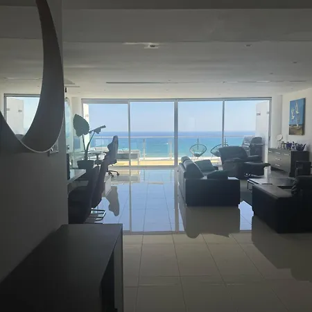 Stunning Penthouse With Sea And View Apartamento Lárnaca