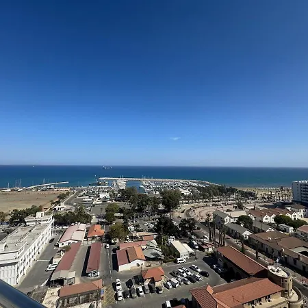 Stunning Penthouse With Sea And View * ラルナカ