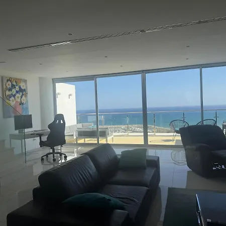 Stunning Penthouse With Sea And View * Lárnaca