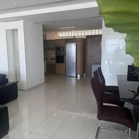 Stunning Penthouse With Sea And View Apartamento Lárnaca
